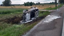 Audi zapaliło się po zderzeniu. Samochód spłonął