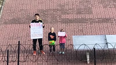 Pan Bagaudin z dziećmi 