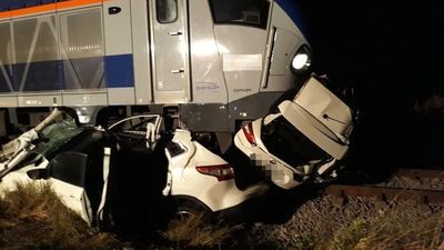 Lubelskie: Wjechał wprost pod nadjeżdżający pociąg. Nie żyje 17-letnia dziewczyna