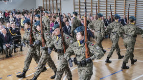 Lublin: Nowy rok szkolny. Z musztrą [zdjęcia]