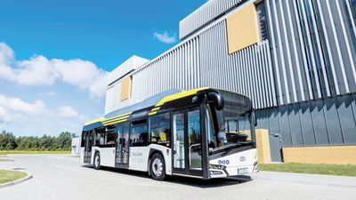 Najbardziej problematyczny z miejskich przetargów na nowe pojazdy jest ten dotyczący 20 elektrobusów z kompletem ładowarek. Swoje pojazdy zaproponował Lublinowi wyłącznie producent widocznych na zdjęciu solarisów. Jego oferta jest o 10 mln zł za droga