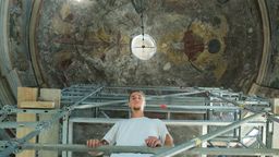 Z Gustawem Bołdokiem umówiliśmy się za dwa miesiące, aby poznać efekty pracy dyplomowej. Renowacja uwypukli piękno jednej z polichromii, być może znajdą się środki na kolejne prace w tej unikatowej kaplicy