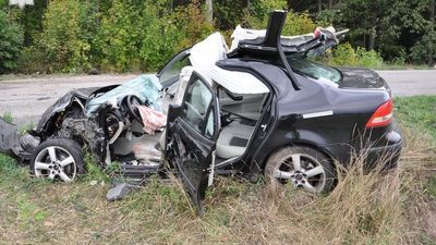 Lubelskie: Tragiczny wypadek. 18-letni pasażer zginął na miejscu, troje nastolatków w szpitalu