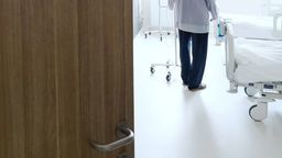 Podczas operacji zaszyli w jej ciele narzędzie chirurgiczne. Kobieta zmarła