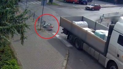 Łuków: Kierowca staranował rowerzystkę i odjechał [wideo]