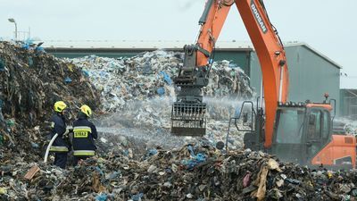 Kolejny wielki pożar na składowisku śmieci w Bełżycach. W mieście zabrakło wody. "Sytuacja może się powtórzyć"