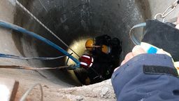 Uroiło mu się, że trzy osoby wpadły do studni. Akcja ratunkowa, interweniowali płetwonurkowie [zdjęcia]