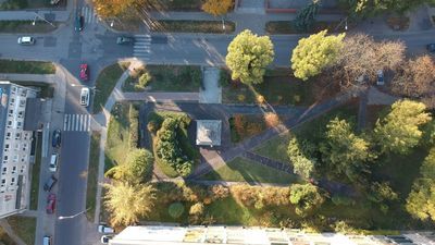 – Wszystko niedługo zabetonują, czym my będziemy oddychać? – irytuje się starsza kobieta mieszkająca obok skweru