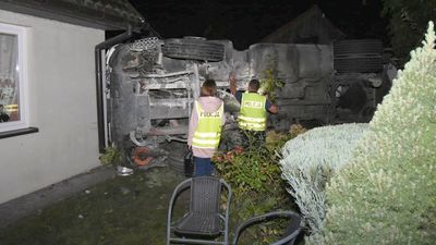 Wypadek w Polichnie. Ciężarówka wjechała w dom, kierowca miał 2,5 promila [zdjęcia]