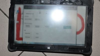 Załoga karetki pogotowia udzielała pomocy. Złodziej postanowił skorzystać