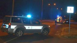 Płacząca matka z dzieckiem przy przejściu dla pieszych. Chwilę wcześniej doszło do potrącenia