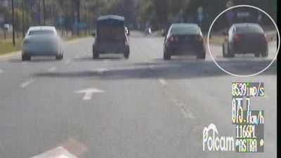 Młody kierowca szalał w BMW na al. Solidarności. Nie wiedział kogo wyprzedza [wideo]