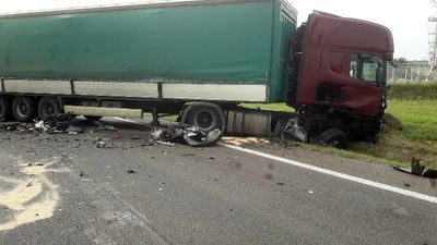 Lubelskie: Wypadek na drodze krajowej nr 19. Samochód osobowy zderzył się z ciężarówką