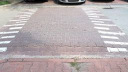 "Wielu kierowców nie potrafi się zachować na skrzyżowaniu dróg równorzędnych". Potrzebne progi?