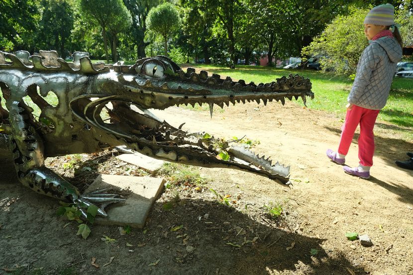 Na listę miejskich skarbów może trafić rzeźba krokodyla stojąca na os. Konopnickiej