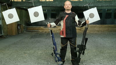 Coraz więcej dorosłych chodzi na strzelnicę. Problem jest z młodzieżą [zdjęcia]