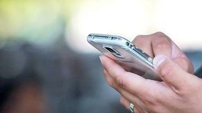 Oszust podawał się za policjanta. Chciał zabrać oszczędności 75-latki 