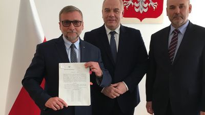 W imieniu JSW dokument odebrał Tomasz Śledź, zastępca prezesa zarządu ds. technicznych. W uroczystości nadania nowej koncesji wziął również udział wiceprezes Rady Ministrów Jacek Sasin