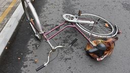 87-latek na rowerze zderzył się z audi. Trafił do szpitala