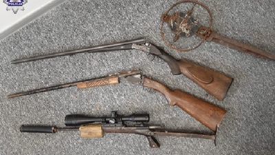 Mężczyźni odpowiedzą za nielegalne posiadanie broni