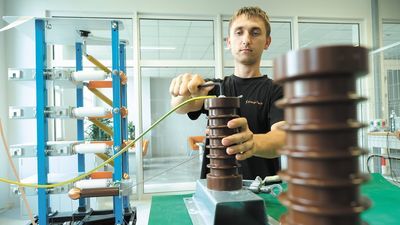 W Centrum kadra naukowo-badawcza firmy EnergoTech oraz Politechniki Lubelskiej będzie zajmować się poprawą niezawodności zasilania odbiorców energii elektrycznej, diagnostyką stanu technicznego urządzeń i linii elektroenergetycznych oraz wykorzystaniem systemów informatycznych do kompleksowego zarządzania systemem dystrybucji energii elektrycznej