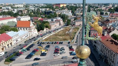 Zdaniem ekspertów dużo mamy festiwali, ponadprzeciętnie dużo szkół językowych (o 60 proc. powyżej średniej), a liczba samochodów w porównaniu z powierzchnią miasta „nie odbiega od średniej”