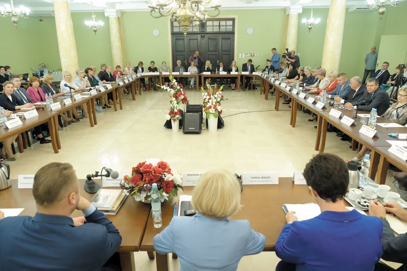 Dzisiejsze obrady edukacyjnego „okrągłego stołu” w Lubelskim Urzędzie Wojewódzkim trwały trzy godziny<br />
