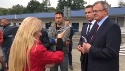 Zaskakująca sytuacja na konferencji kandydatów PiS w wyborach. Tego się nie spodziewali