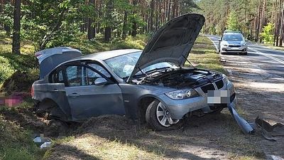 Pijany kierowca rozbił samochód w rowie. Wiózł ze sobą dwoje dzieci