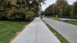 Budują kładkę dla pieszych i rowerzystów nad Bystrzycą. Objazd wzdłuż rzeki