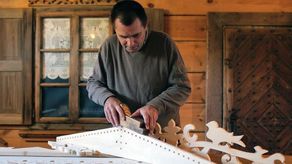 Warsztaty tworzenia zabawek ludowych w Majdanie Ostrowskim