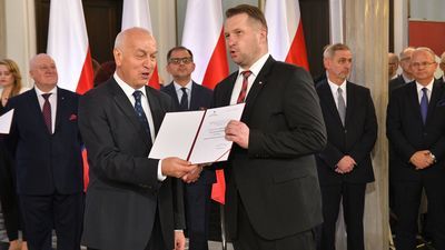 Wojewoda Przemysław Czarnek podczas uroczystości wręczenia posłom na Sejm IX kadencji zaświadczeń o wyborze