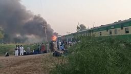 Co najmniej 65 osób zginęło w pożarze pociągu w Pakistanie