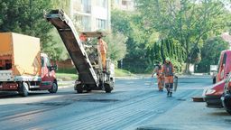 Przebudowa ul. Kalinowszczyzna. Układają ostatnią warstwę asfaltu. Kiedy tędy pojedziemy?