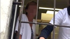 Krzyki tej kobiety zaniepokoiły przechodniów. Jeden z nich zaczął nagrywać incydent w szpitalu