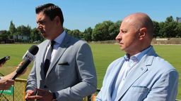 W czerwcu 2018 roku umowę z firmą S-Sport (na zdjęciu przedstawiciel) zawarł ówczesny prezydent Dariusz Stefaniuk (PiS)