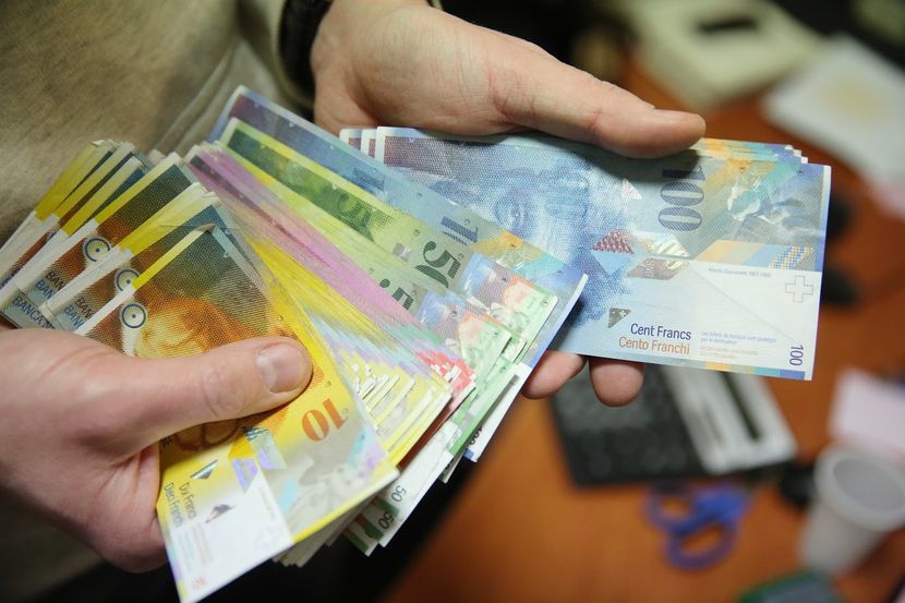 - Trybunał potwierdził, że w umowach dotyczących kredytów we frankach szwajcarskich są nieuczciwe klauzule dotyczące odniesienia kursu waluty indeksacji do kursu ustalonego w tabeli banku - mówi mec. Olga Krzyżanowska