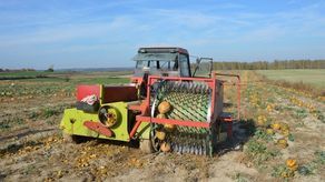 Lubelskie: Wypadek podczas prac polowych. Kobieta trafiła do szpitala