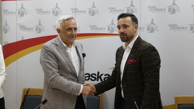 Prezydent podpisuje umowę z prezesem PRD, liderem konsorcjum 