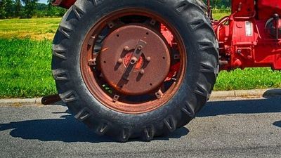 Po pijanemu wjechał ciągnikiem w trzy kobiety, jedna zginęła. Sąd łaskawy dla sprawcy