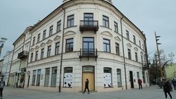 W miejscu, gdzie bardzo starzy lublinianie stali w kolejkach do firmowego sklepu Wawela, teraz będą pić czekoladę Wedla