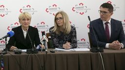 Dobra wiadomość dla muzyków orkiestry symfonicznej i melomanów. Miasto może budować filharmonię przy ul. Sadowej. Od lewej: Anna Gruszkiewicz, zastępca dyrektora Orkiestry Symfonicznej im. Karola Namysłowskiego w Zamościu, Małgorzata Bzówka, wiceprezydent Zamościa, Joanna Rączka, dyrektor Wydziału Budownictwa, Urbanistyki i Ochrony Zabytków UM i Piotr Orzechowski, dyrektor Wydział Kultury i Sportu UM