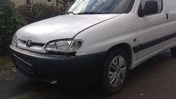 Nagle zobaczył cofający samochód. Nie dało się uniknąć zderzenia