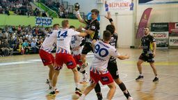 W I-ligowych derbach lider MKS Padwa Zamość nie dał najmniejszych szans rezerwom Azotów Puławy 

