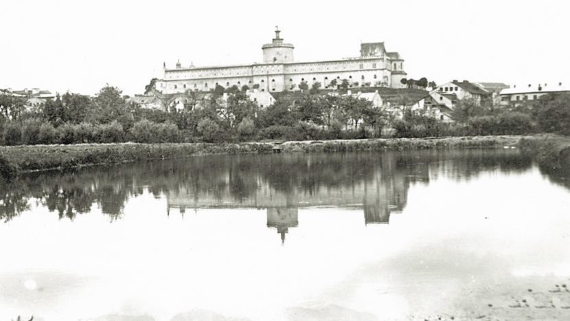 Lublin lata 30. ubiegłego wieku, panorama Zamku i dzielnicy żydowskiej z widokiem na staw 