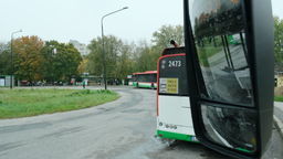 Od dziś nie wszystkie linie będą zajeżdżać na pętlę przy ul. Paderewskiego. W zamian za to wszystkie pojazdy, także wyjeżdżające z pętli zatrzymają się również na przystanku Paderewskiego 04 przy ul. Choiny