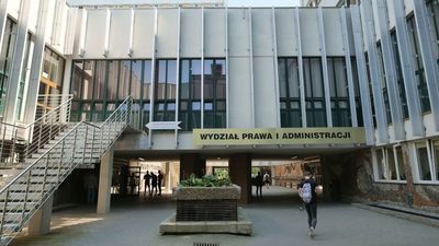 – Zawsze ze składaniem wniosków był cyrk, ale teraz panuje totalna dezinformacja – skarżą się studenci