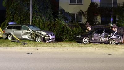 Pijani 14-latkowie uciekali BMW przed policją. Taranowali auta i ogrodzenie
