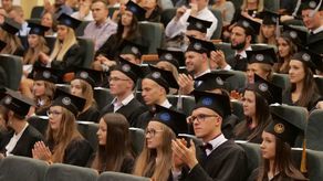 To przyszli stomatolodzy i lekarze. Absolwenci Uniwersytetu Medycznego odebrali dyplomy