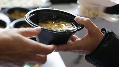 Groził śmiercią pracownicom MOPR przy ul. Lubartowskiej w Lublinie. Powód? Zupa z kaszą